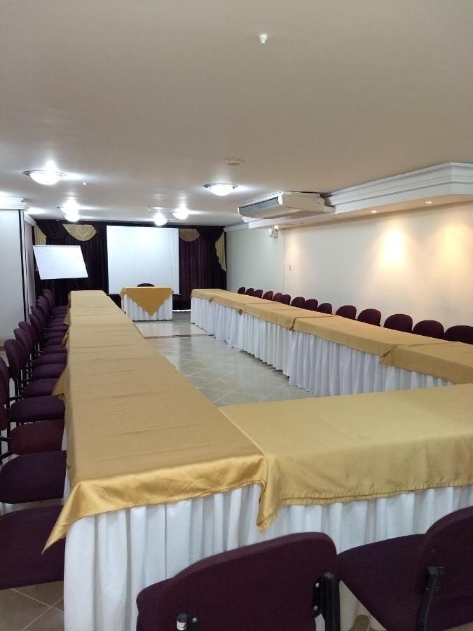 Hotel Plaza Versalles Кали Екстериор снимка